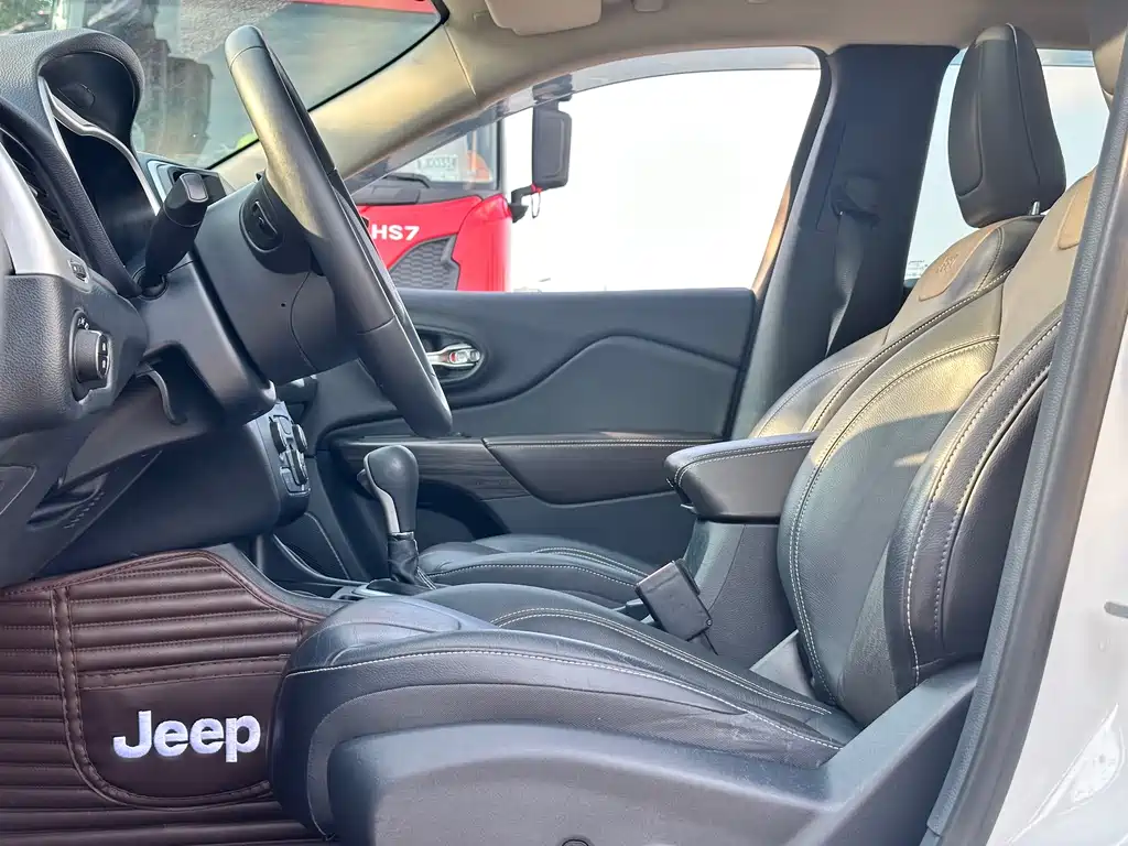 Jeep Cherokee 2018 — фото 17