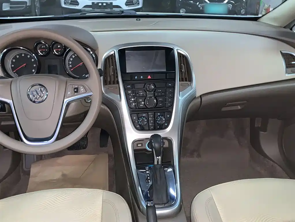 Buick Excelle 2014 — фото 10