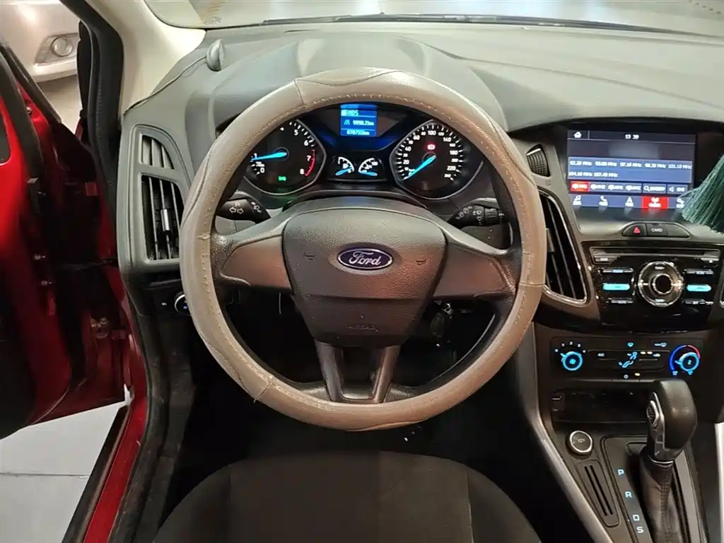 Ford Focus 2016 — фото 11