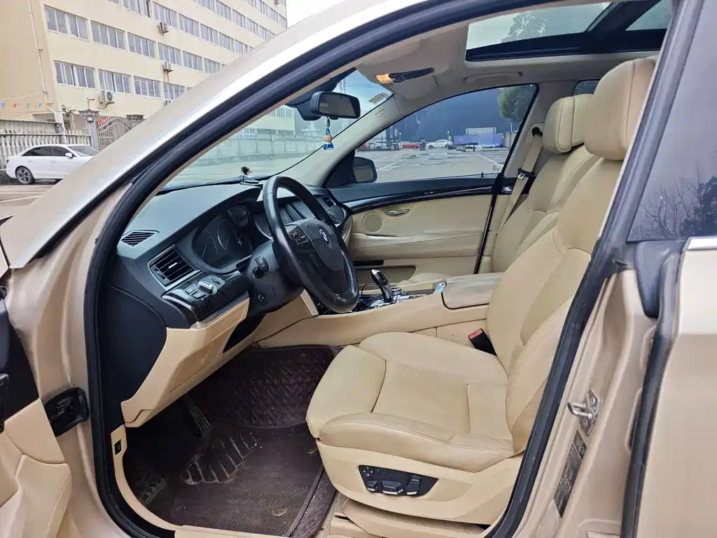 BMW 5 Series GT 2010 — фото 12