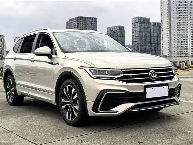 Volkswagen Tiguan L 2022 — фото 1