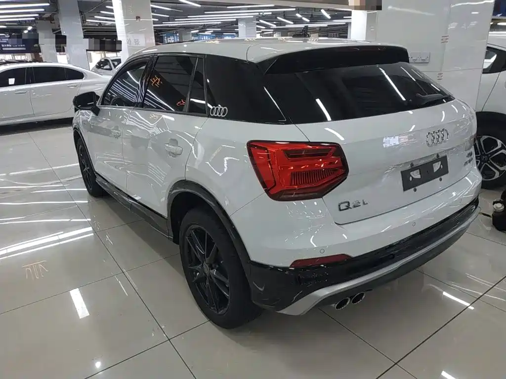 Audi Q2L 2018 — фото 23