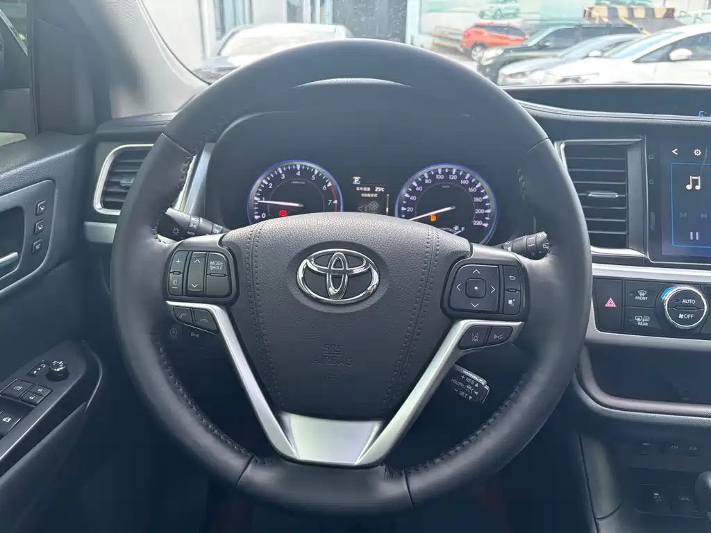 Toyota Highlander 2018 — фото 8