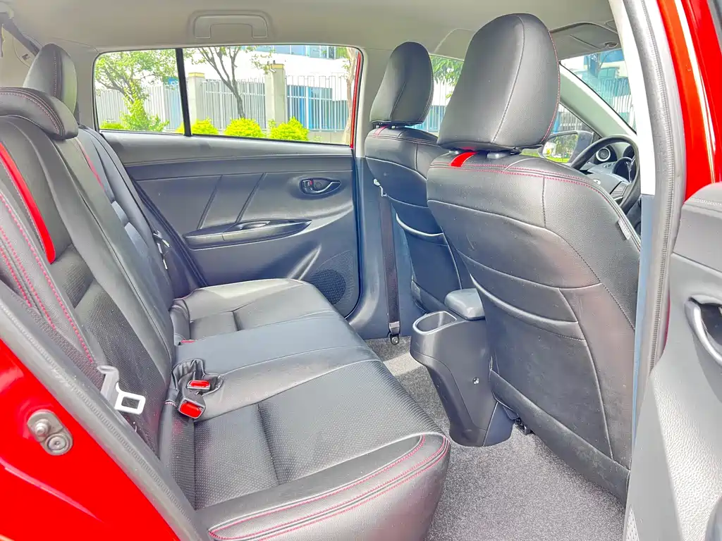 Toyota Yaris L 2022 — фото 16