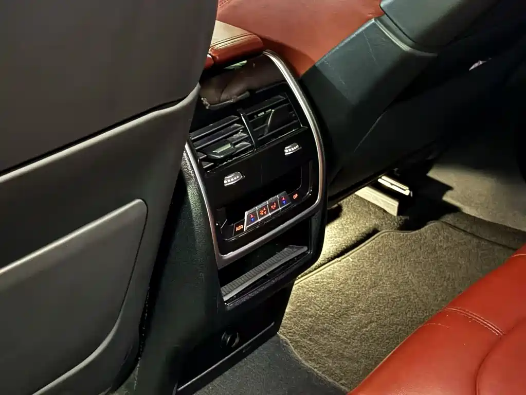 BMW X6 M 2022 — фото 11