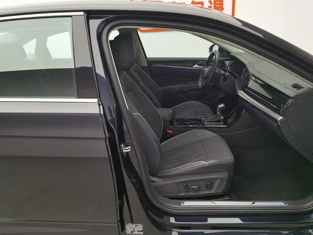 Volkswagen Passat Plug-In Hybrid 2023 — фото 23