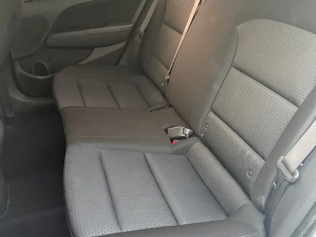 Hyundai Elantra 2017 — фото 15