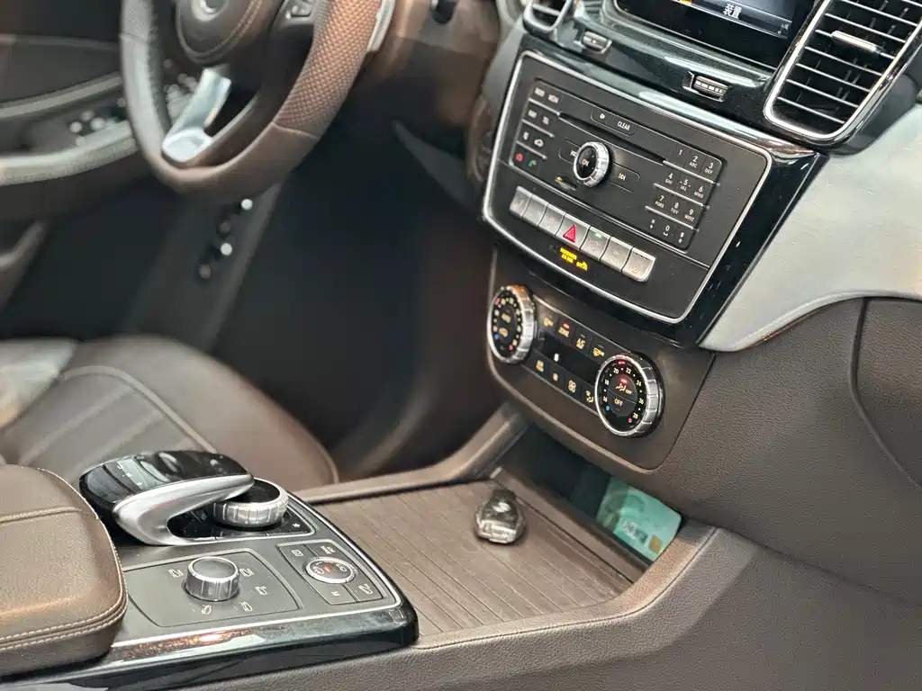 Mercedes-Benz GLS 2017 — фото 40