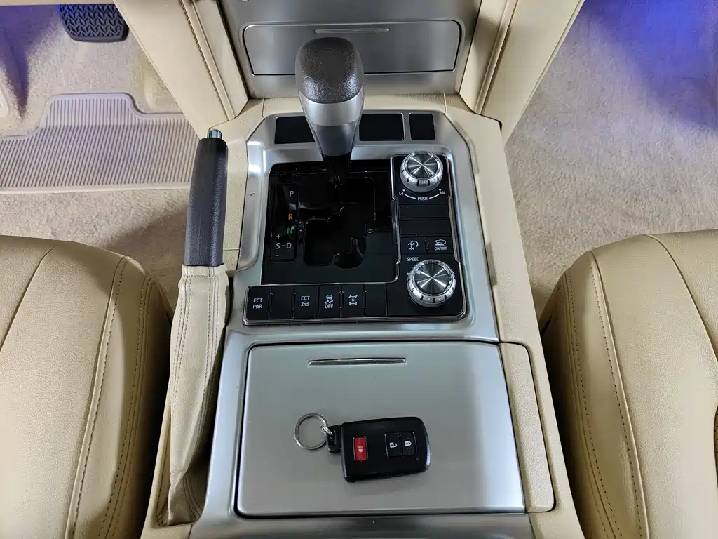 Toyota Land Cruiser 2017 — фото 11