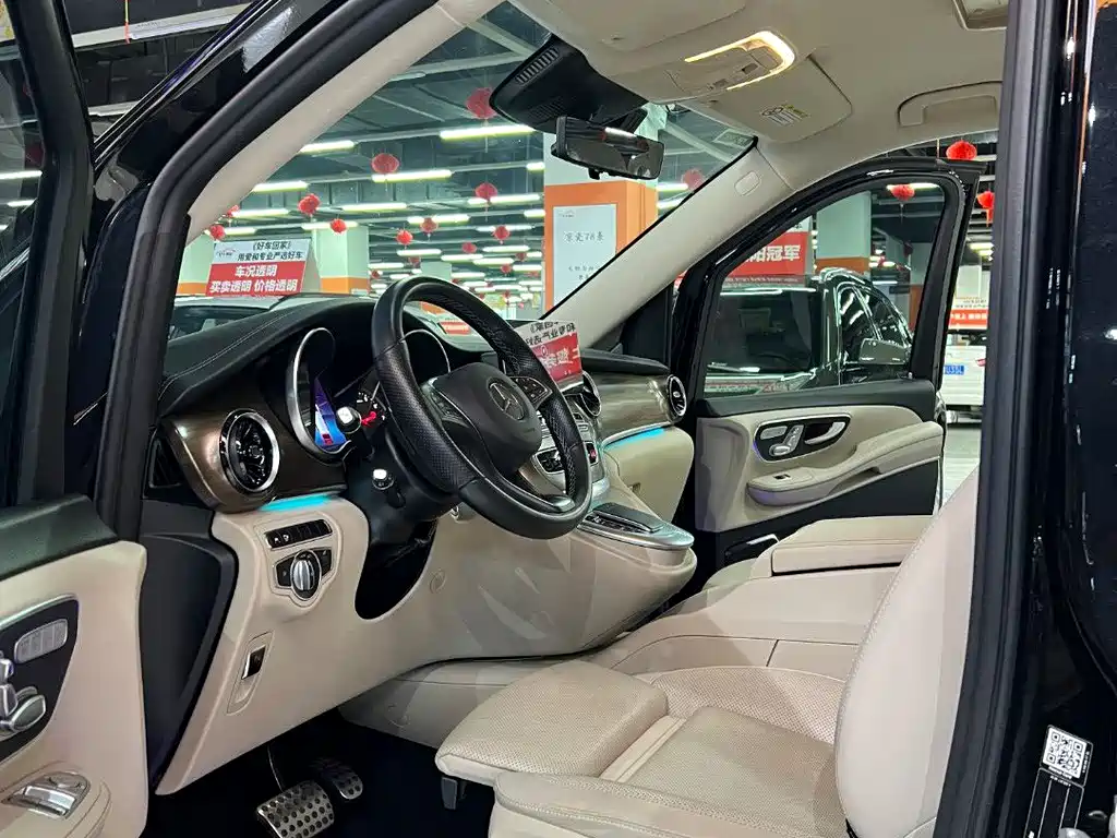 Mercedes-Benz V-Class 2023 — фото 17