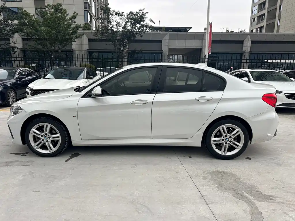 BMW 1 Series 2020 — фото 18
