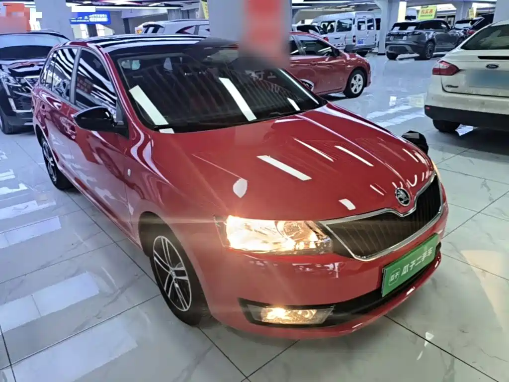 Skoda Rapid Spaceback 2014 — фото 4
