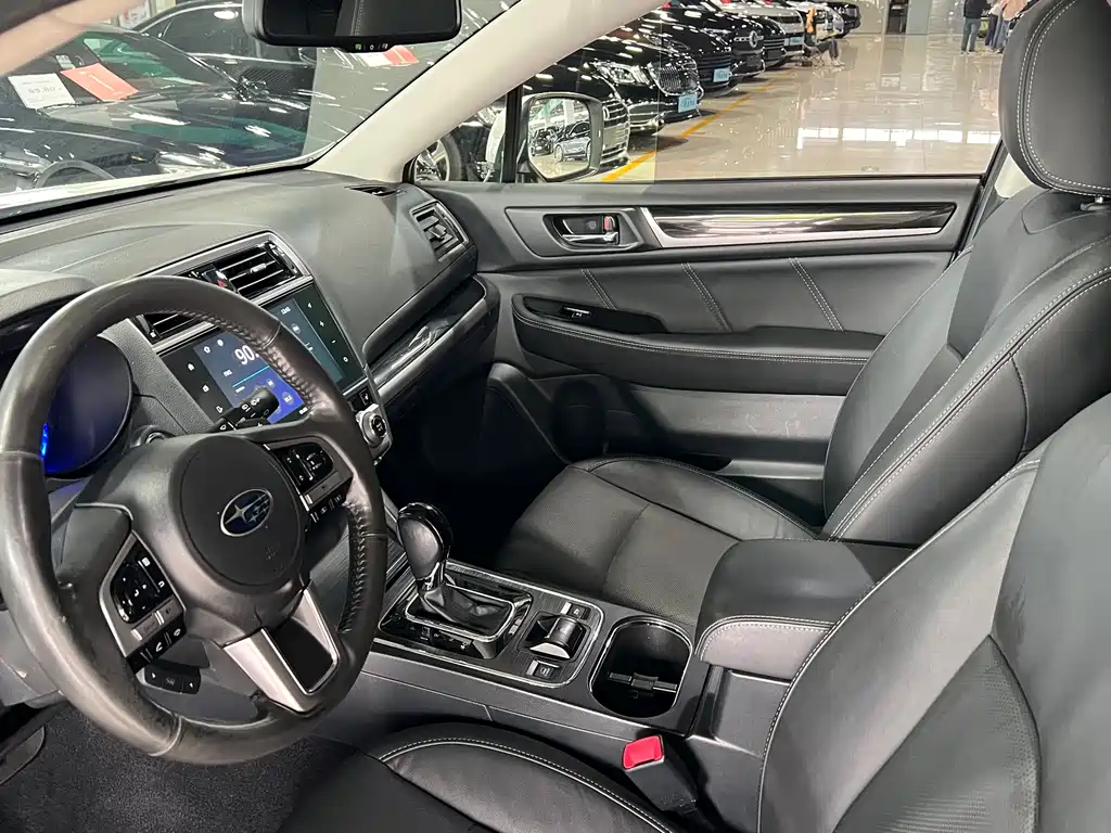 Subaru Outback 2017 — фото 16