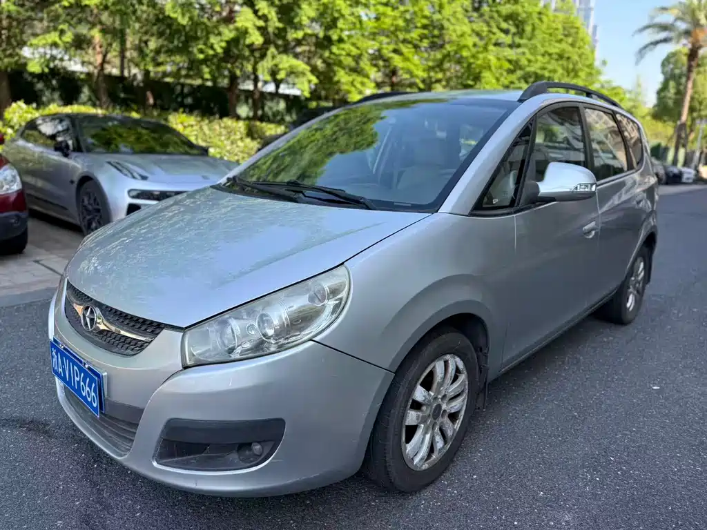 JAC Refine M2 2011 — фото 1