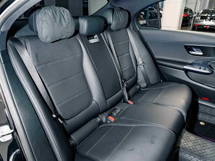 Mercedes-Benz C-Class 2025 — фото 22