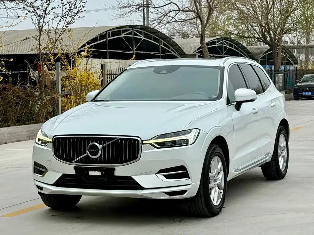 Volvo XC60 2019 — фото 1
