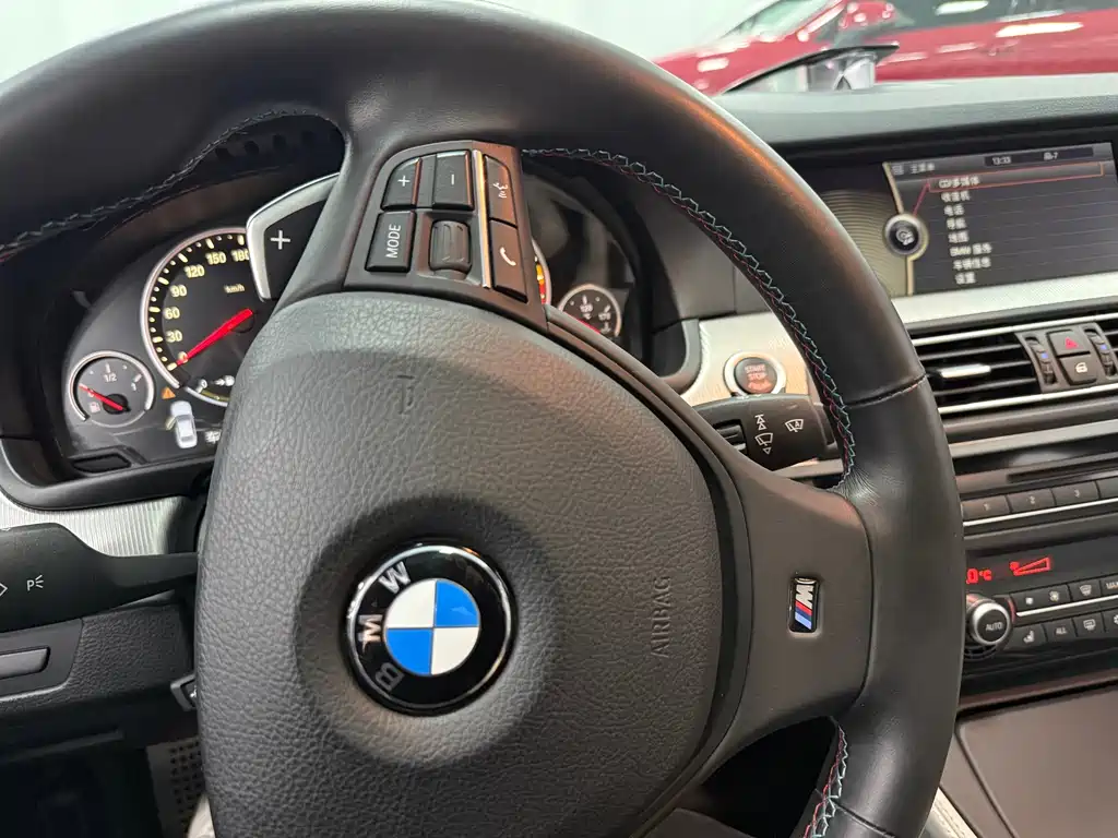 BMW M5 2012 — фото 27