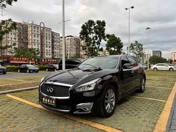 Infiniti Q70 2017