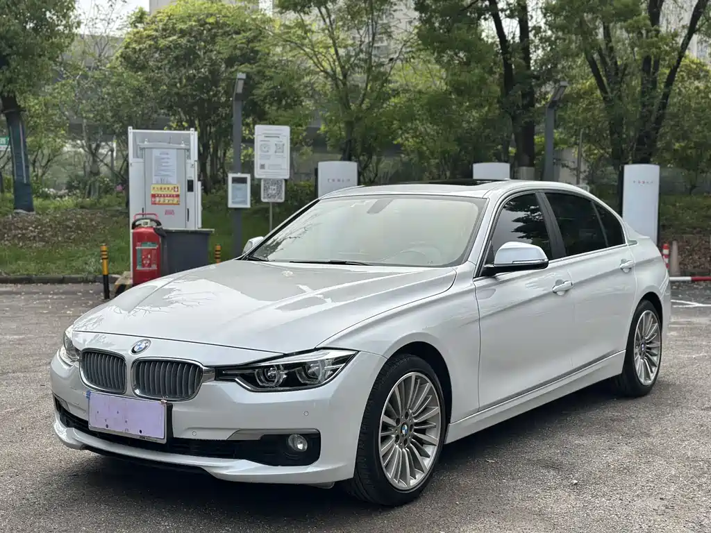BMW 3 Series 2018 — фото 1