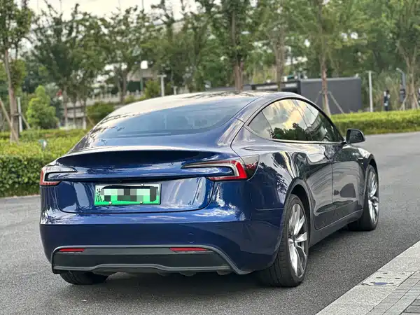 Tesla Model 3 2024