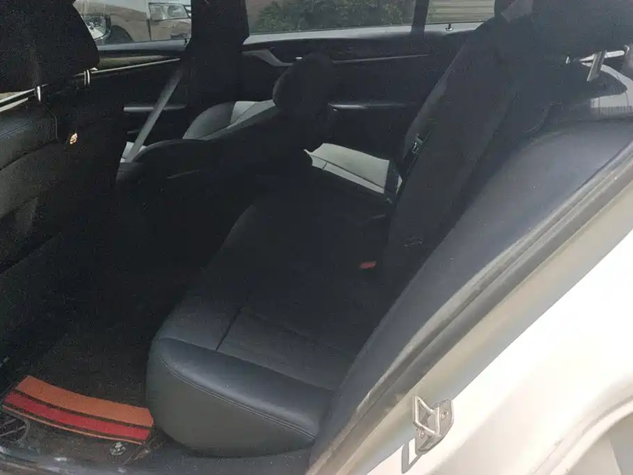BMW 5 Series 2018 — фото 11