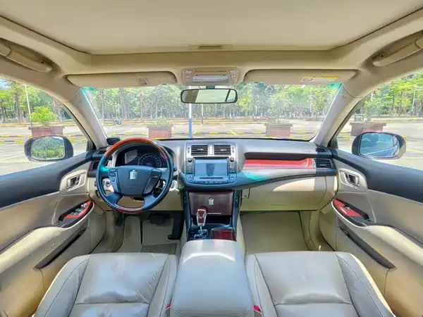 Toyota Crown 2012