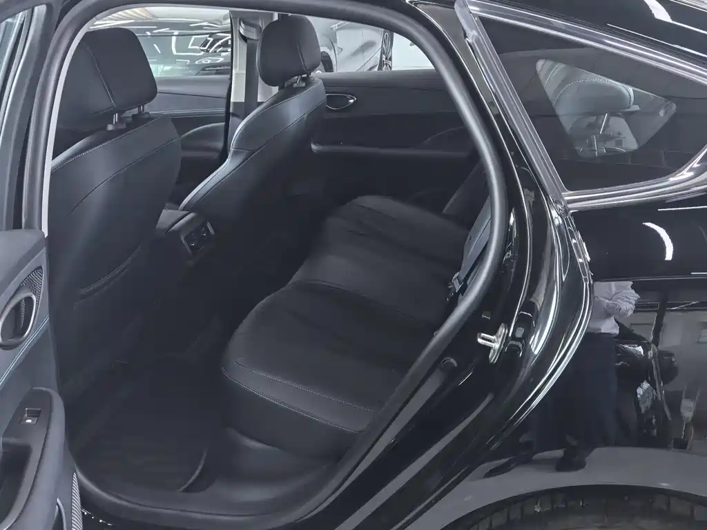 BYD Seal 05 DM-i 2025 — фото 13