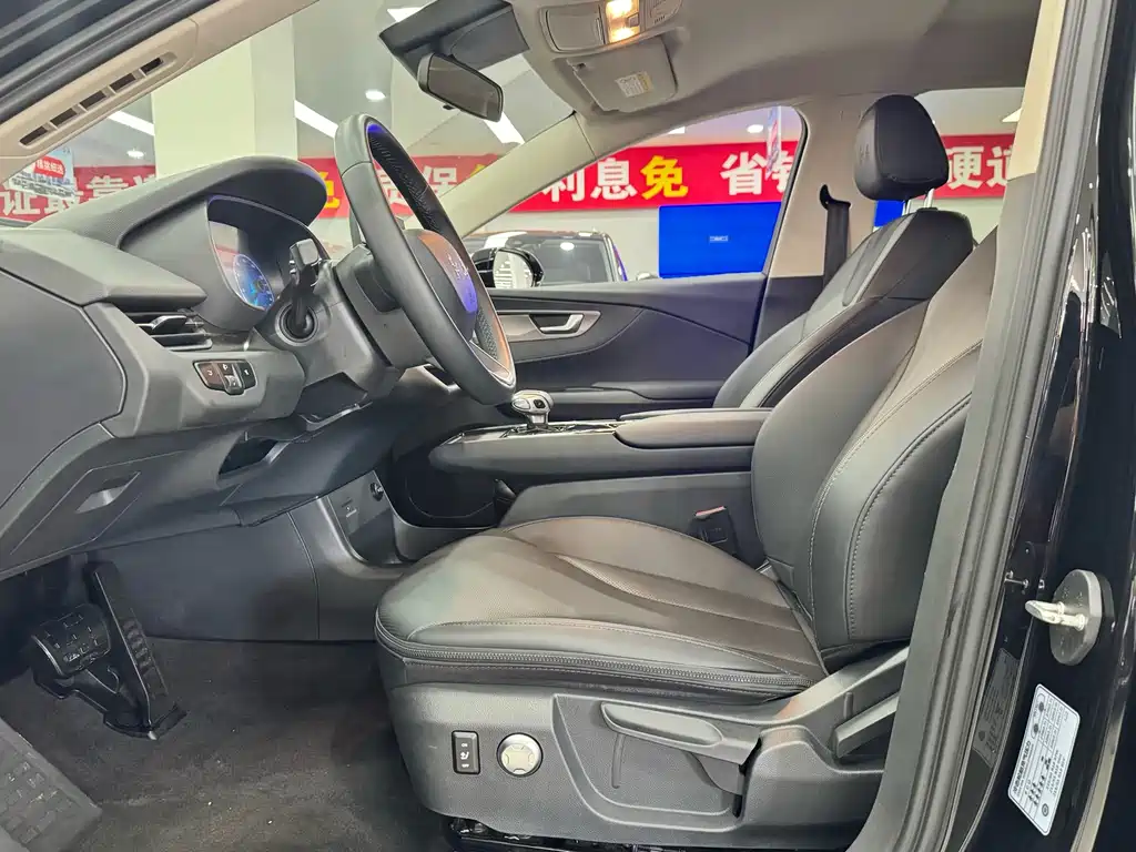 Hongqi E-QM5 2023 — фото 5