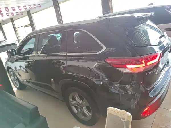 Toyota Highlander 2021