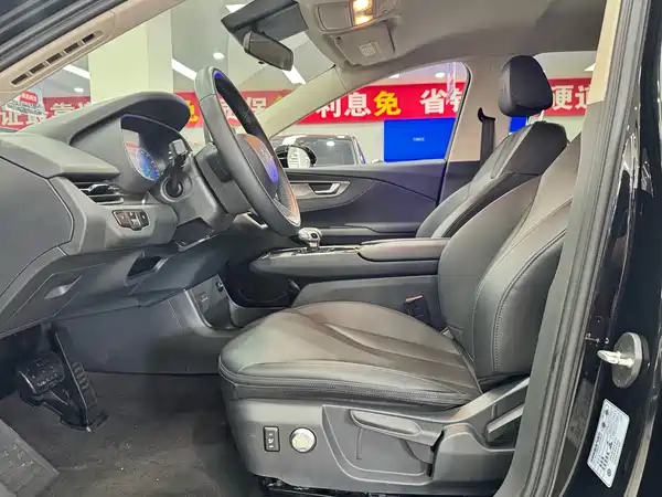 Hongqi E-QM5 2023