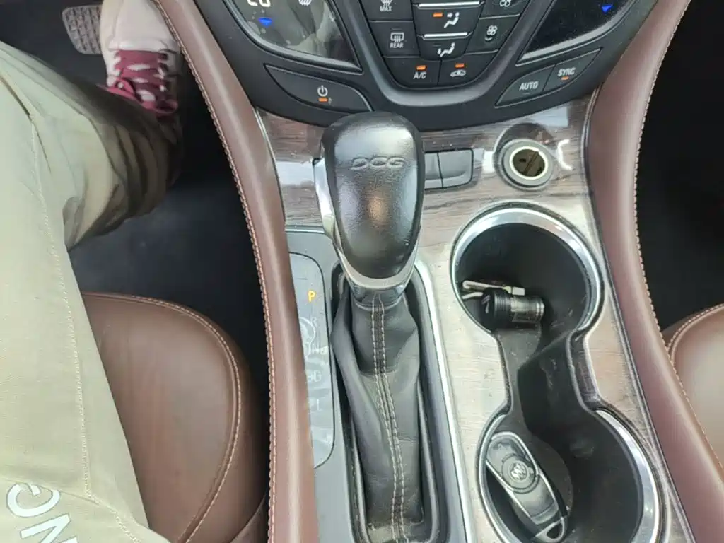 Buick Envision Plus 2017 — фото 9