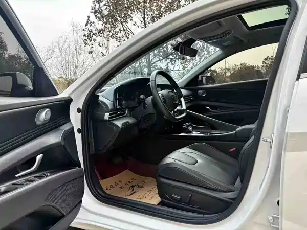 Hyundai Elantra 2022