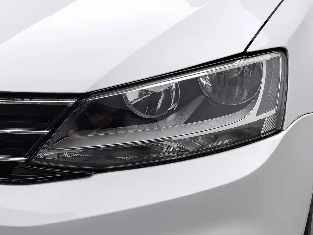 Volkswagen Sagitar 2016