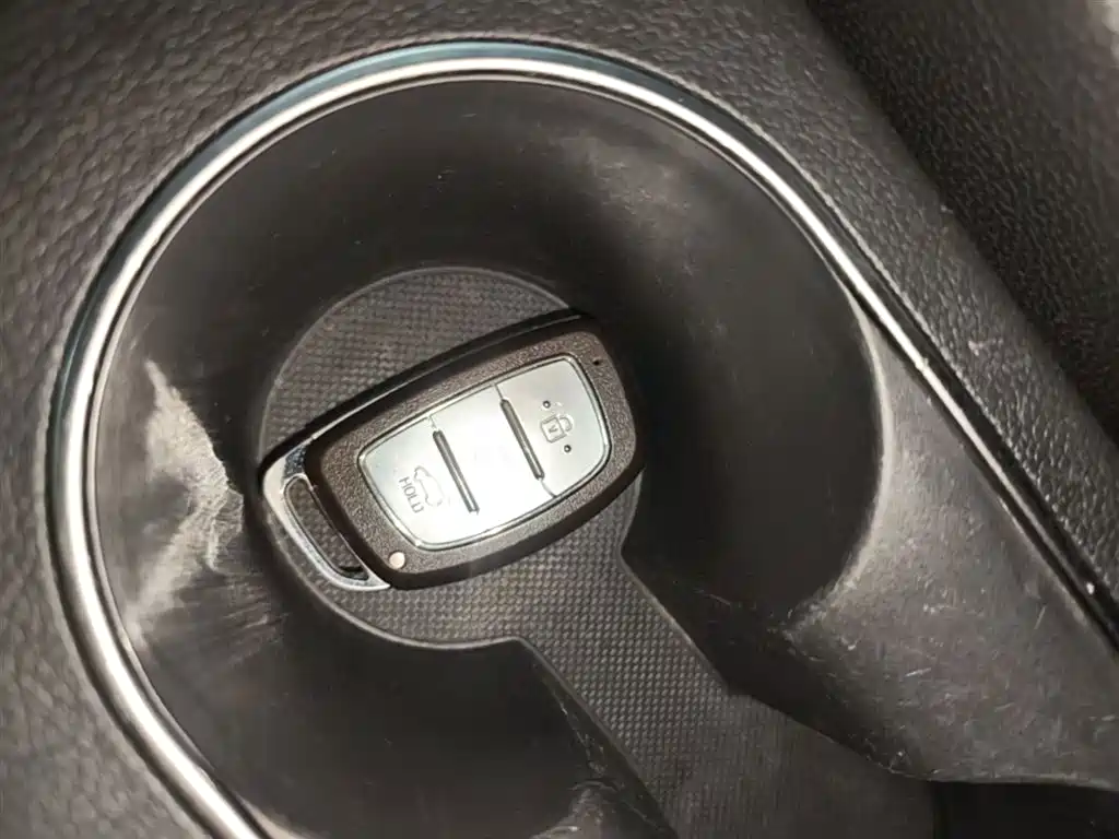 Hyundai Elantra 2020 — фото 9