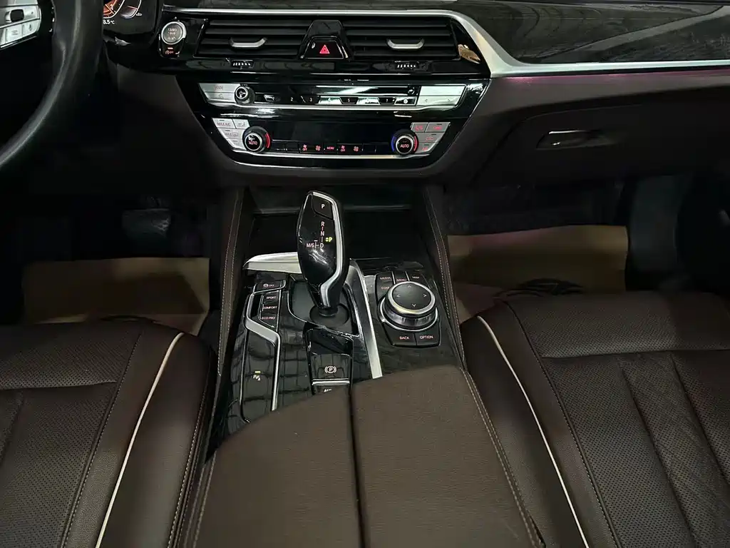 BMW 5 Series 2022 — фото 12