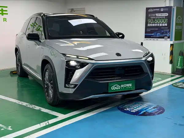 NIO ES8 2021