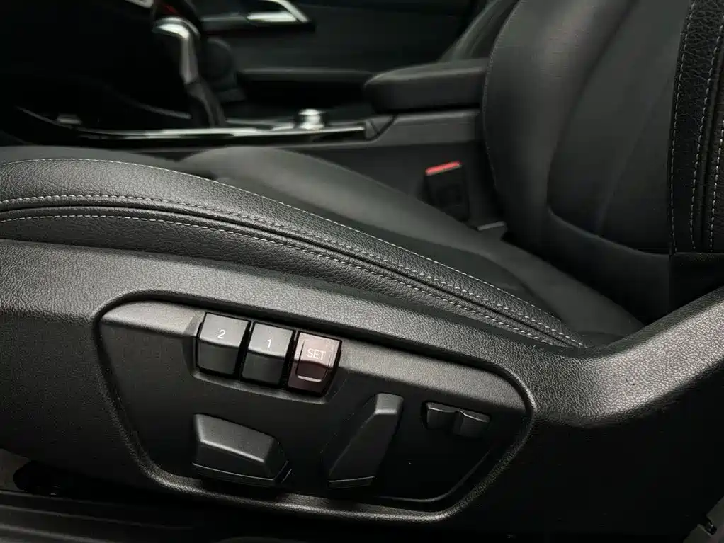 BMW 1 Series 2019 — фото 14