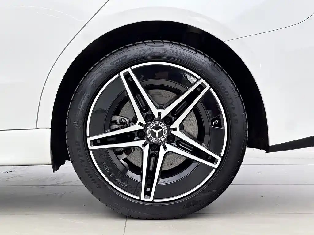 Mercedes-Benz C-Class 2023 — фото 16