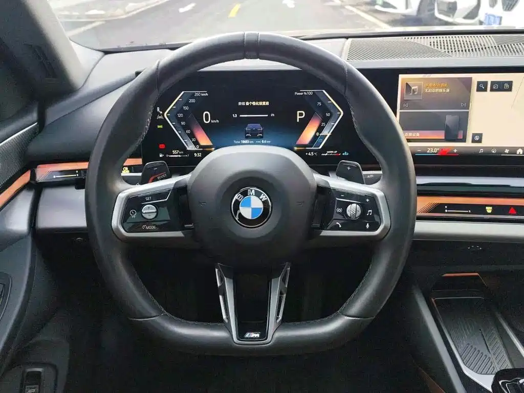 BMW 5 Series 2025 — фото 10