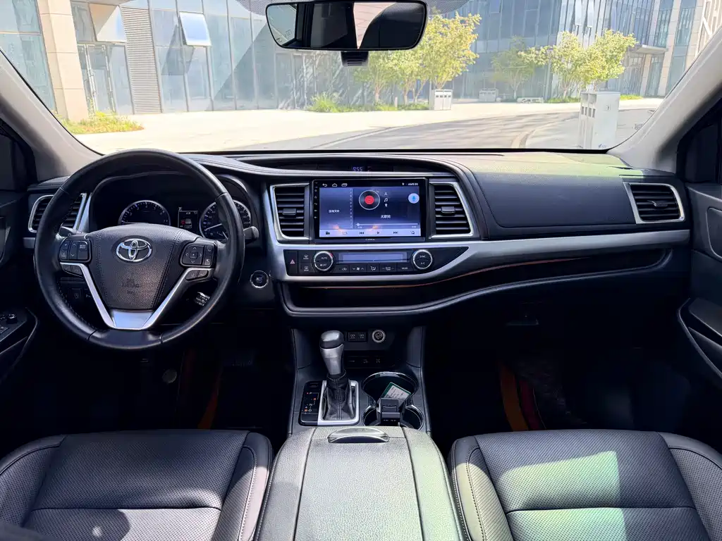 Toyota Highlander 2018 — фото 16