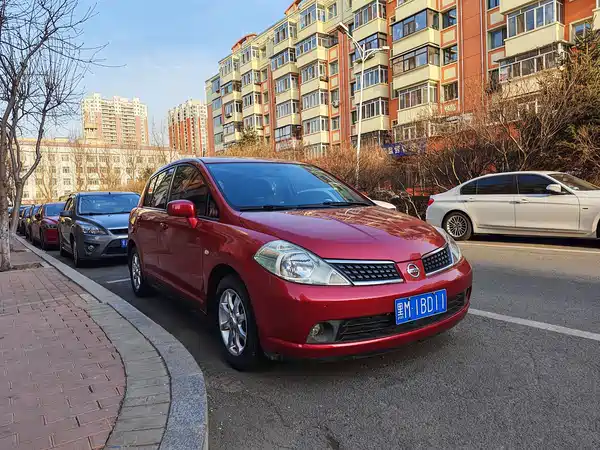 Nissan Tiida 2005