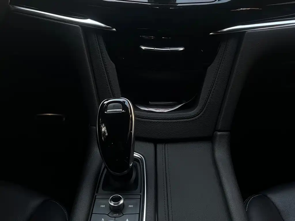 Cadillac XT6 2020 — фото 15