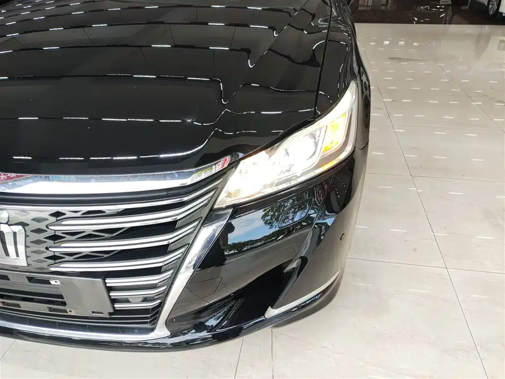 Toyota Crown 2017 — фото 18