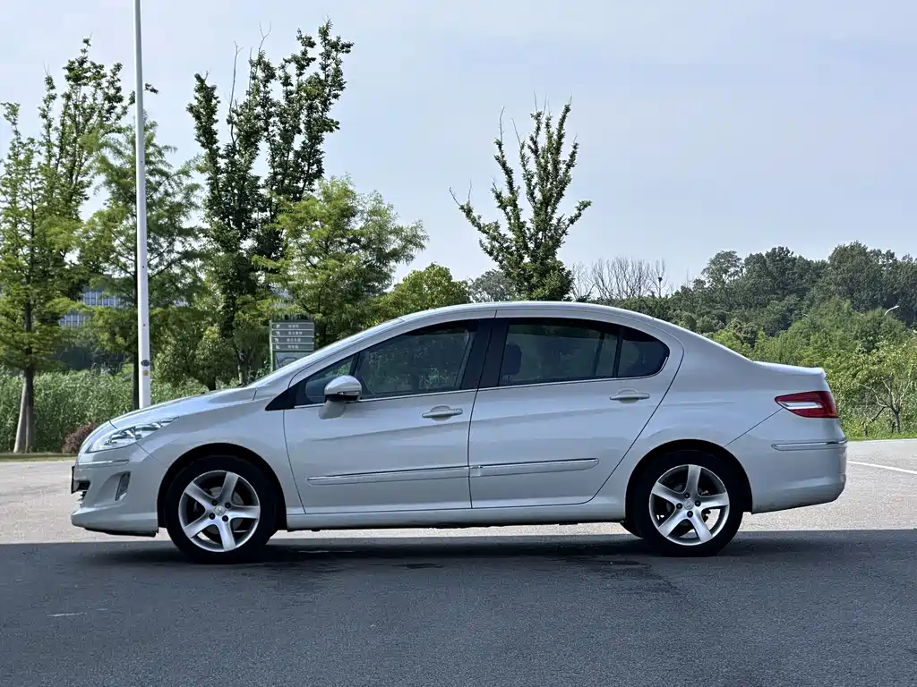 Peugeot 408 2014 — фото 16