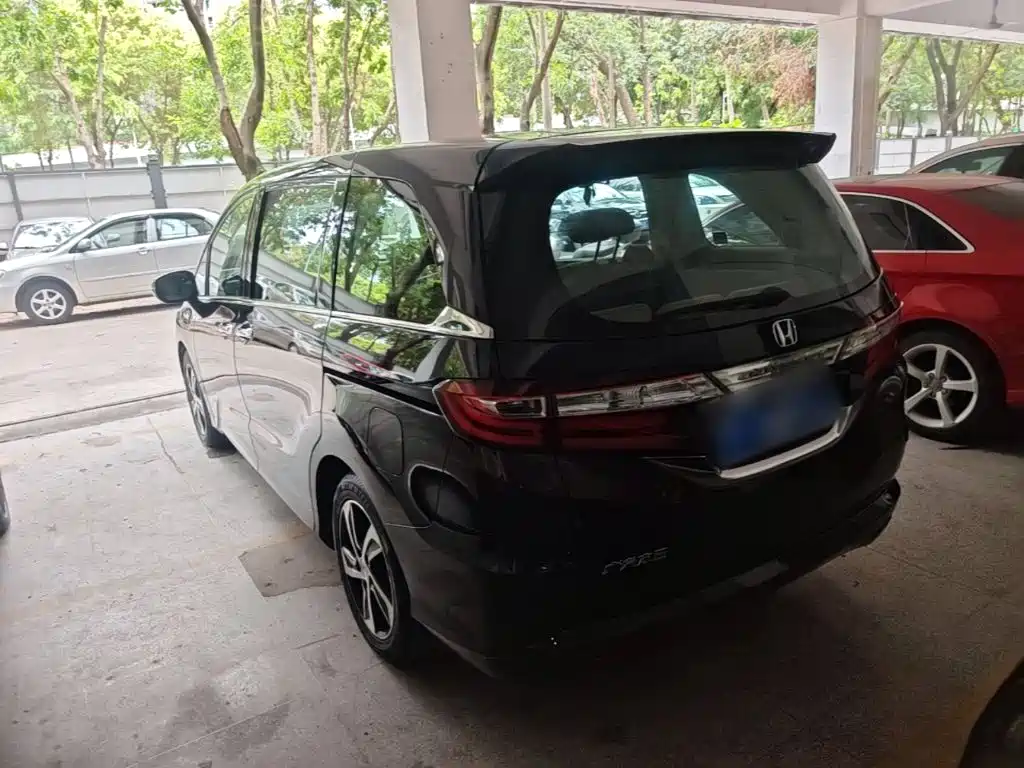 Honda Odyssey 2015 — фото 23