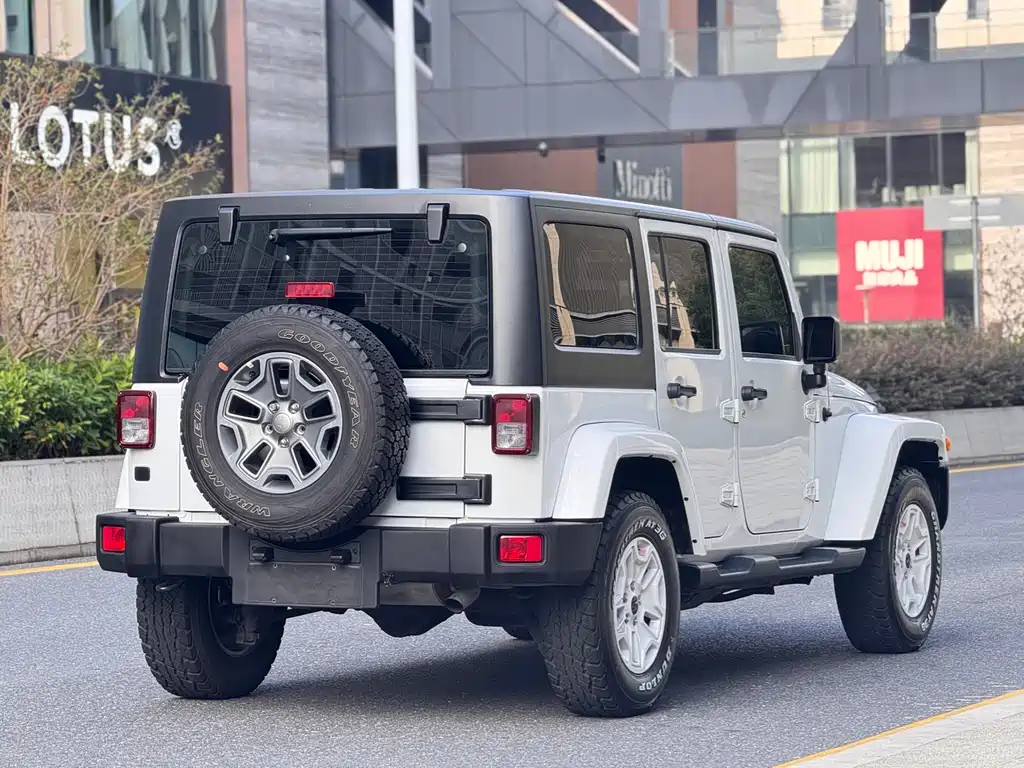 Jeep Wrangler 2016 — фото 6