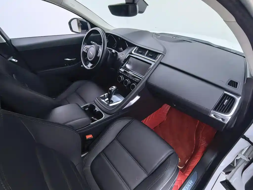 Jaguar E-PACE 2021 — фото 15