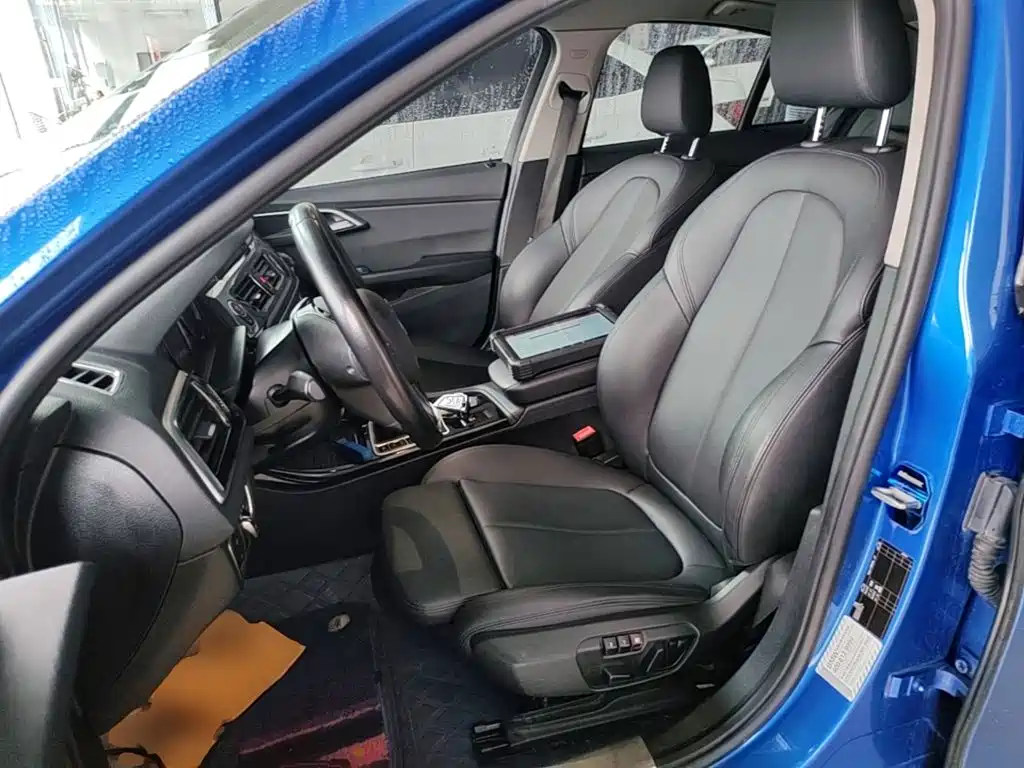 BMW 1 Series 2018 — фото 15