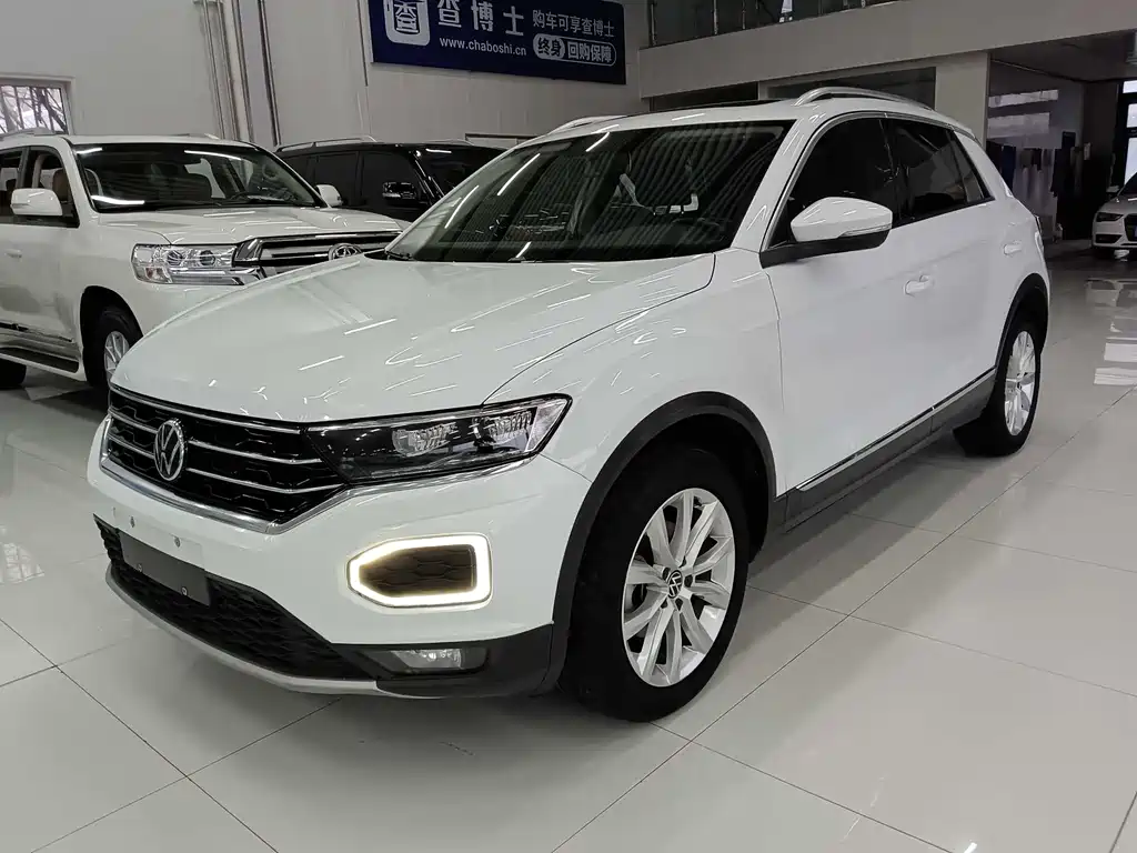 Volkswagen T-Roc 2023 — фото 1