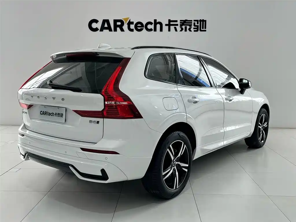 Volvo XC60 2022 — фото 12
